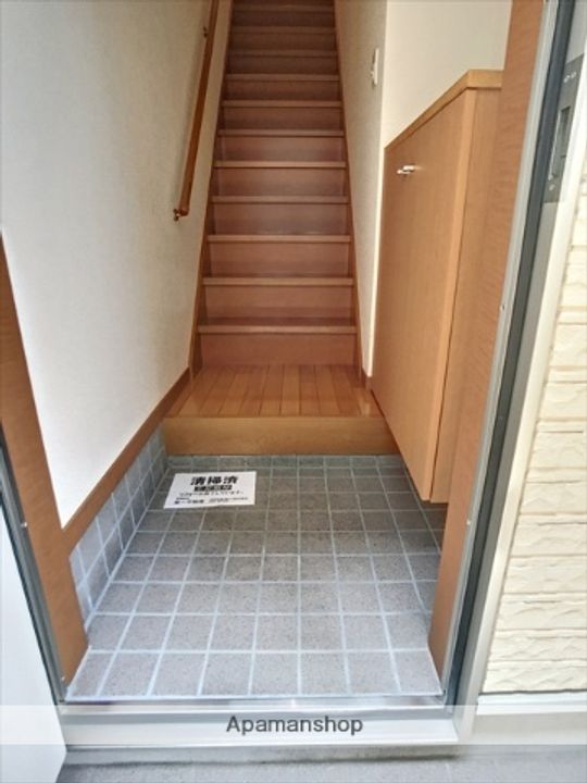 ボンジュール桃山205の玄関