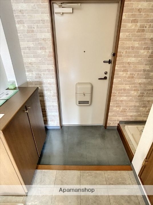 アーティアム405の玄関