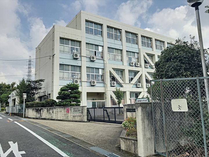 ライオンズ薬師山ヒルトップスクエアの周辺