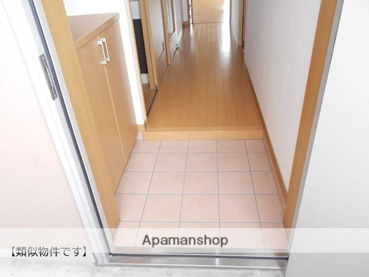 愛知県犬山市大字五郎丸字隅田の賃貸マンションの玄関