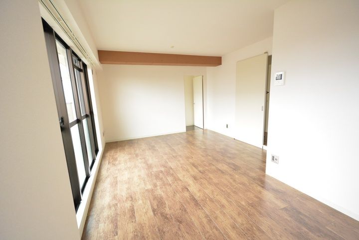 八幡マンション303の居間