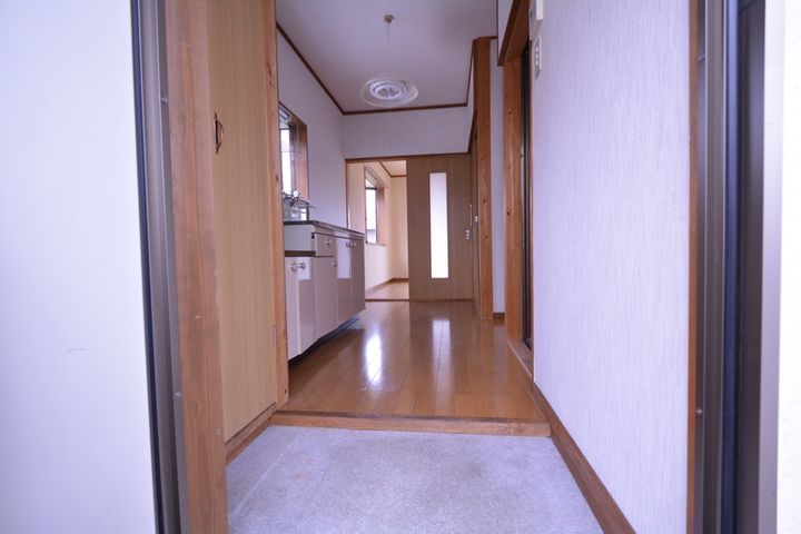 コーポ小松生201の玄関