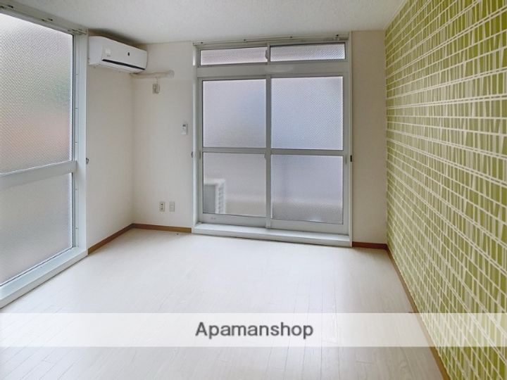 レオパレス長橋101の居間