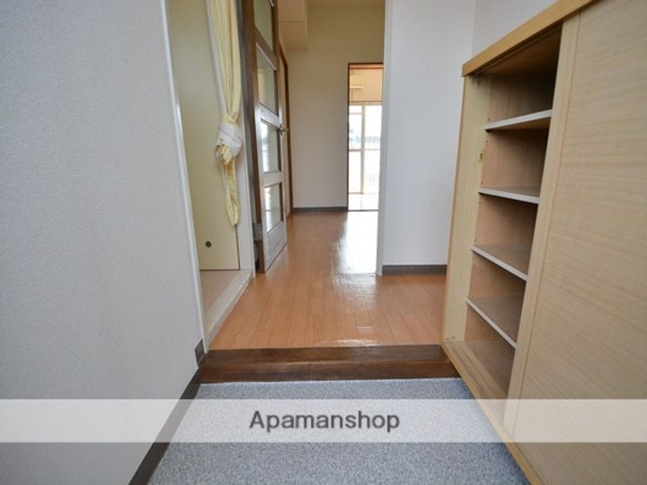 ハイツ安井203の玄関