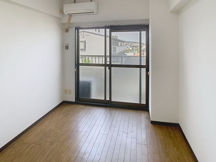 第3服部ビル305の居間