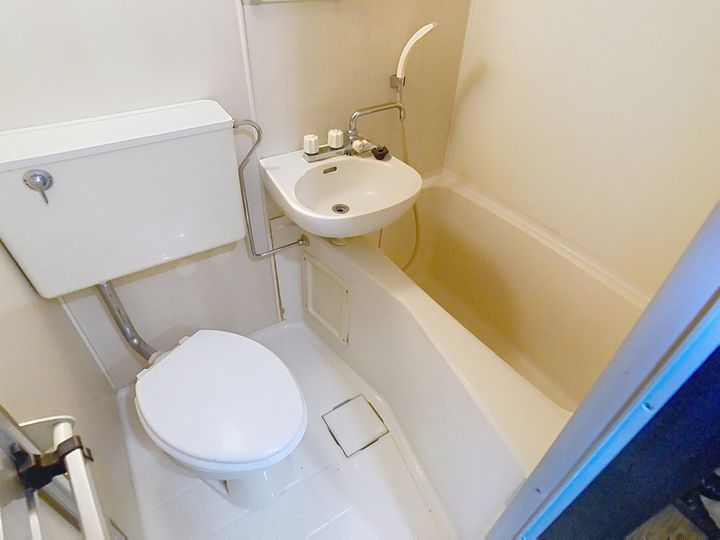 第3服部ビル305の風呂