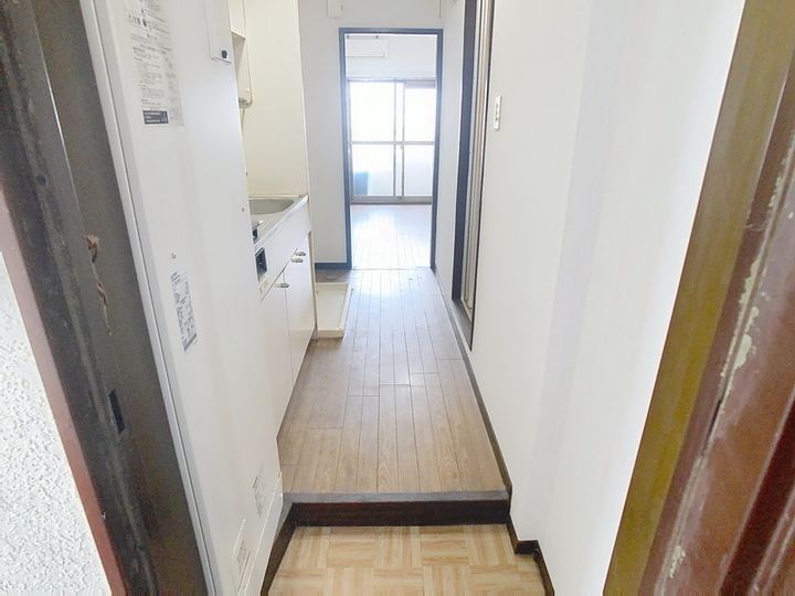 第3服部ビル305の玄関