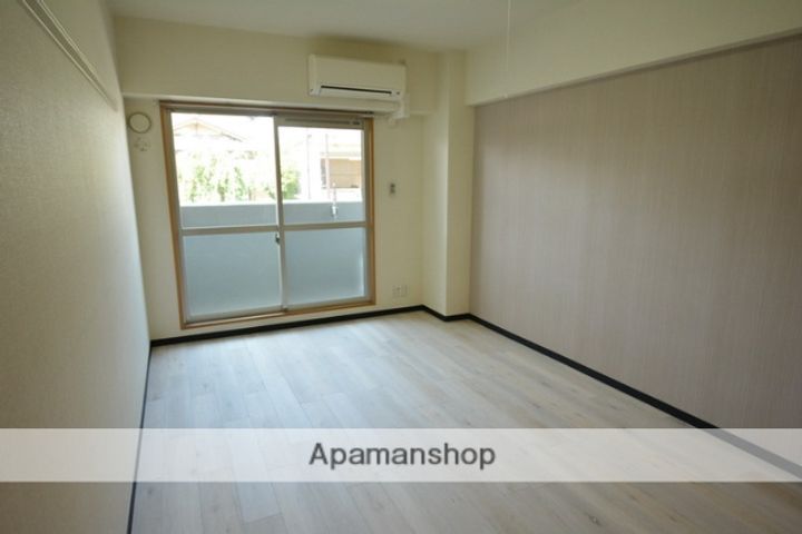 クレアール古城Ⅱ103の居間