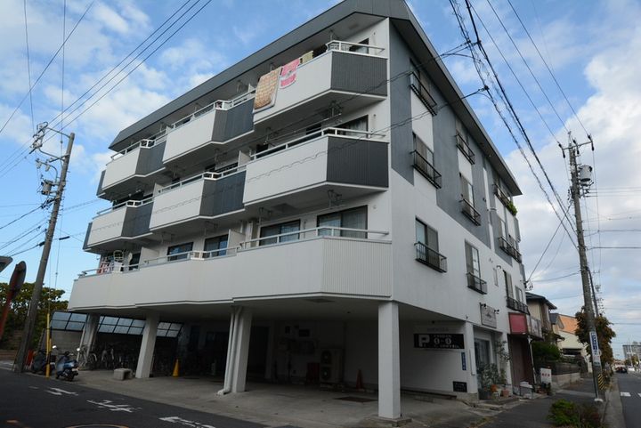 マンション雅の外観