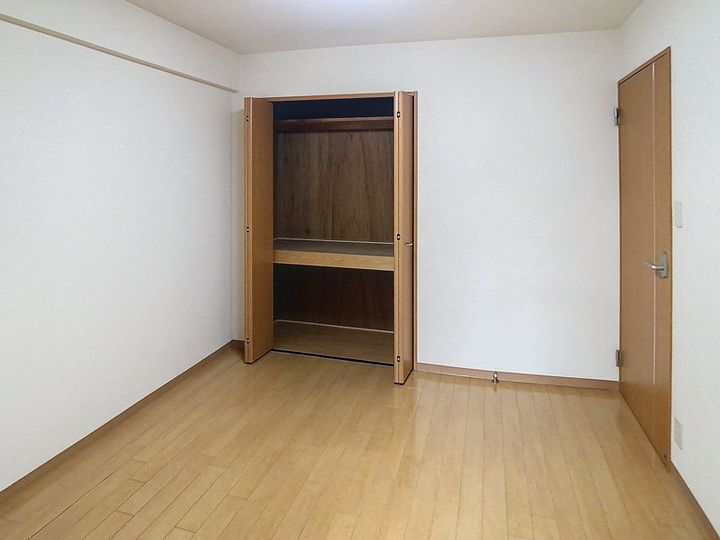 クレアール古城102の内装
