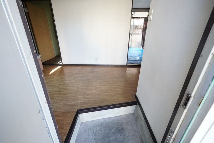 千里ハイツBの玄関