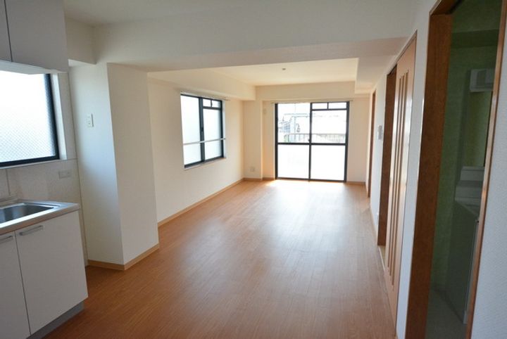 八幡マンション405の居間