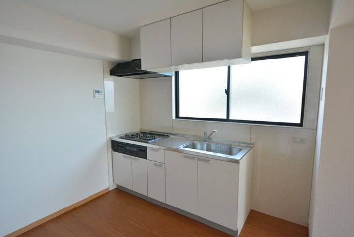 八幡マンション405のキッチン