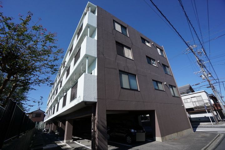 八幡マンション402の外観