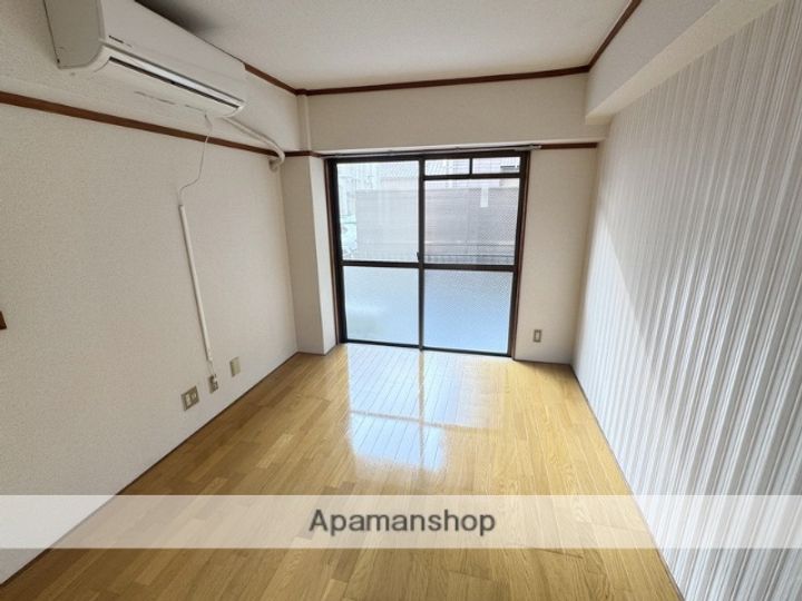 サンライズ国府宮の居間