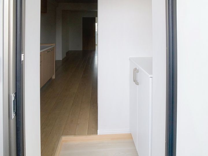 メゾン南参道303の玄関