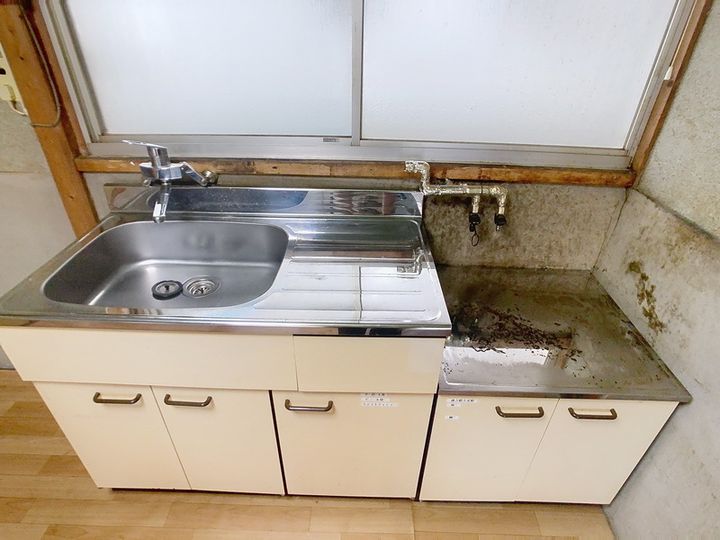 愛知県海部郡大治町大字西條字須先の賃貸アパート101のキッチン