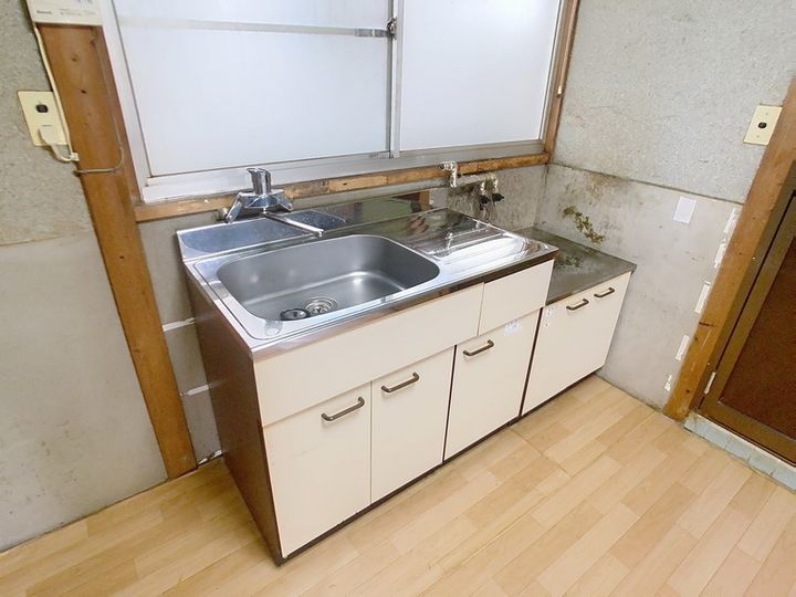 愛知県海部郡大治町大字西條字須先の賃貸アパート101の居間