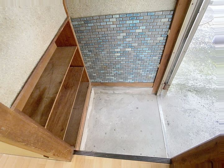 愛知県海部郡大治町大字西條字須先の賃貸アパート101の玄関