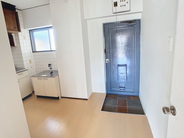横井マンション101の玄関