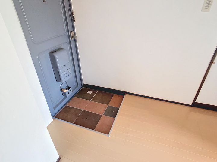 横井マンション103の玄関