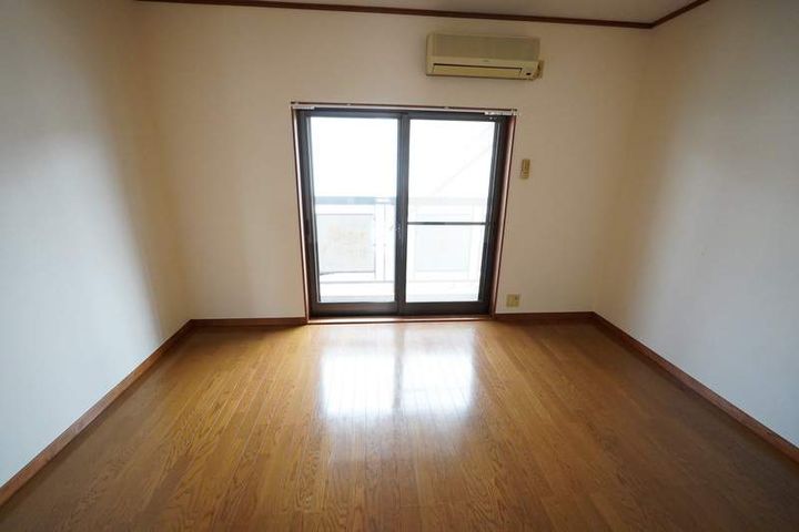 コーポ法成寺202の居間