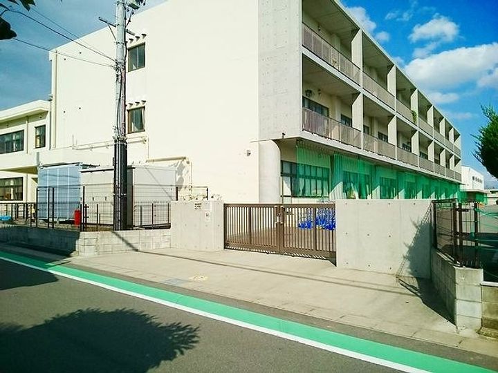 メゾンコメサの周辺