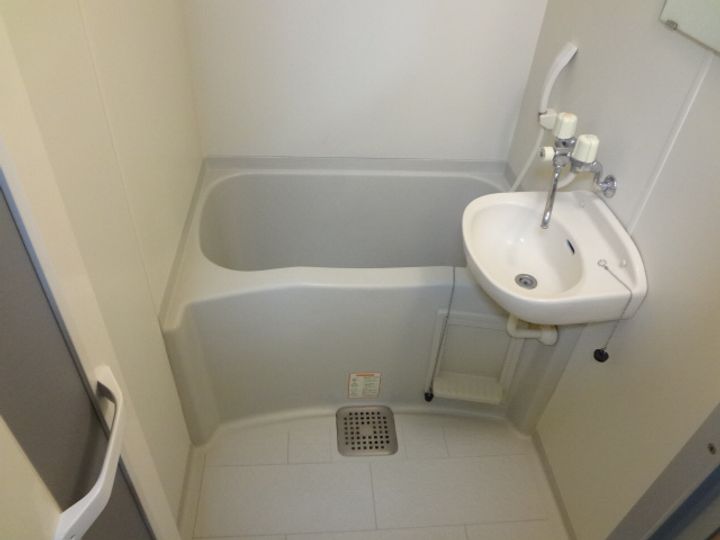 レオパレスMAEDA304の風呂