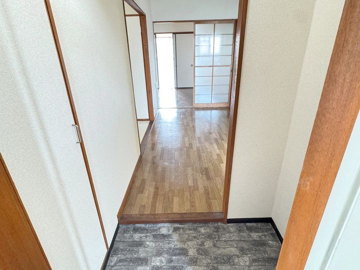 リアライズ国府宮の玄関