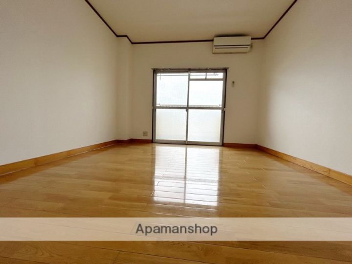 エクセランスIの居間