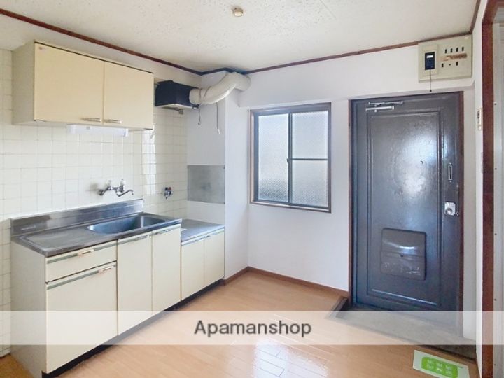 西条ビル303の居間