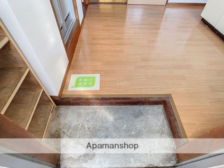 西条ビル303の玄関