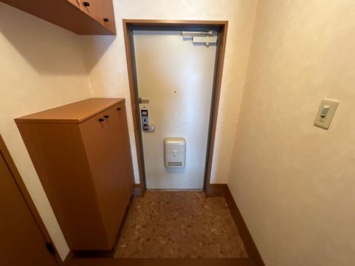 ラビナス埋田102の玄関