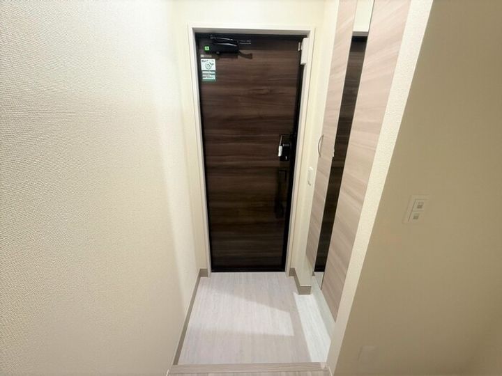 グランメゾンEの玄関