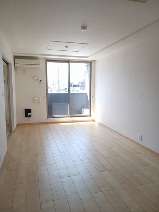 サニーブローテ カネサワの居間