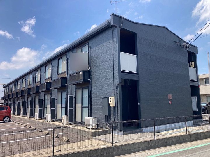 レオパレスアンソレイエ 下山の外観