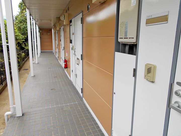 レオパレスへきなん金山211の玄関