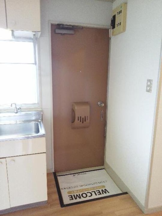 レスト北新川 A棟の居間