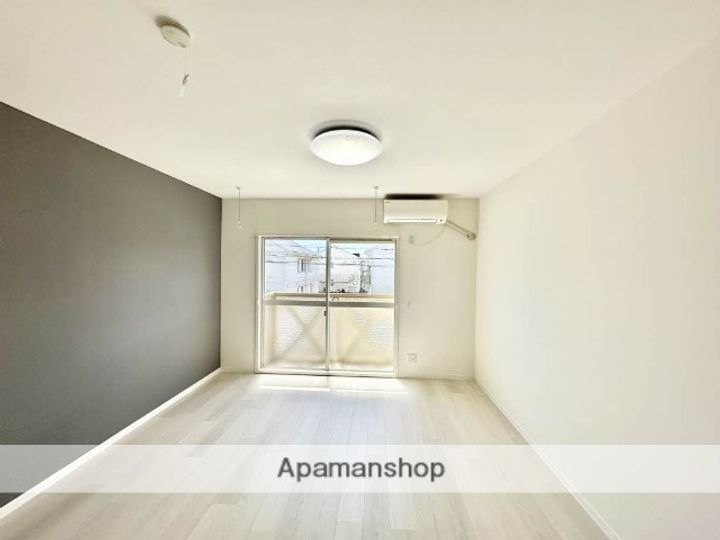 アペックス伏見B202の居間