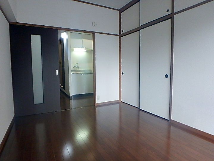 サンシャインビルの居間