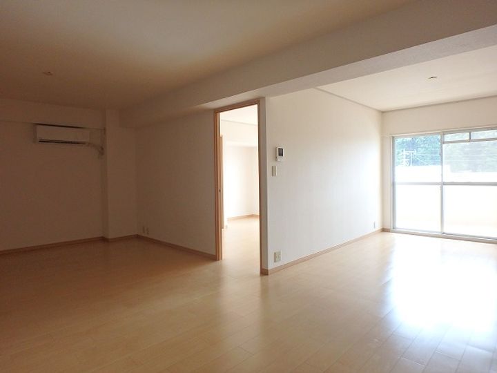 エルスタンザ原の内装