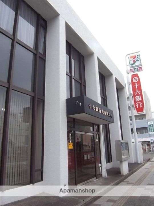 ラトレ白鳥の周辺