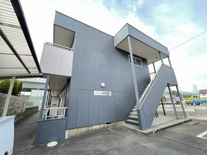 ドミール服部B棟の外観