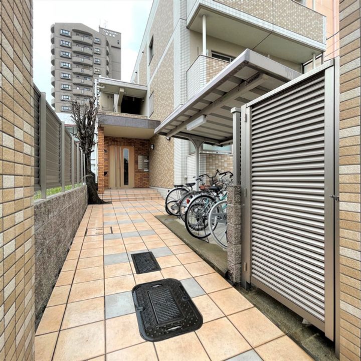 WING MAY WESTの周辺