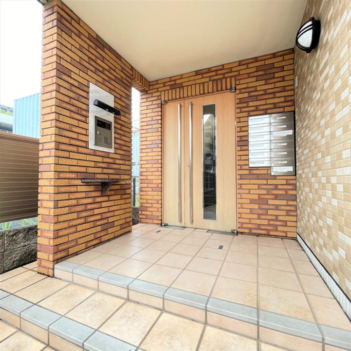 WING MAY WESTの周辺