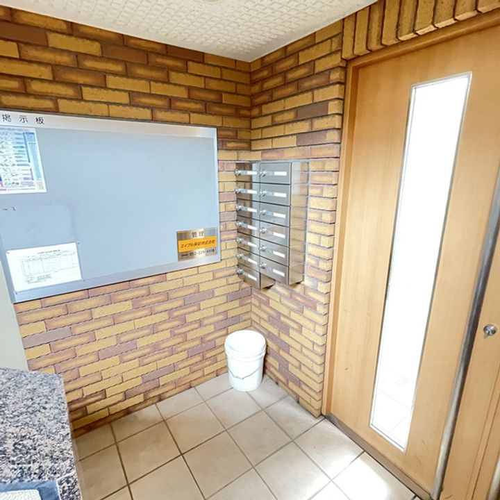 WING MAY WESTの周辺