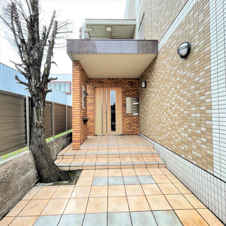 WING MAY WESTの周辺