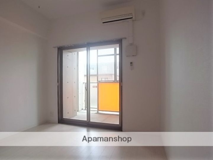 ポートタウンドルフィンの居間