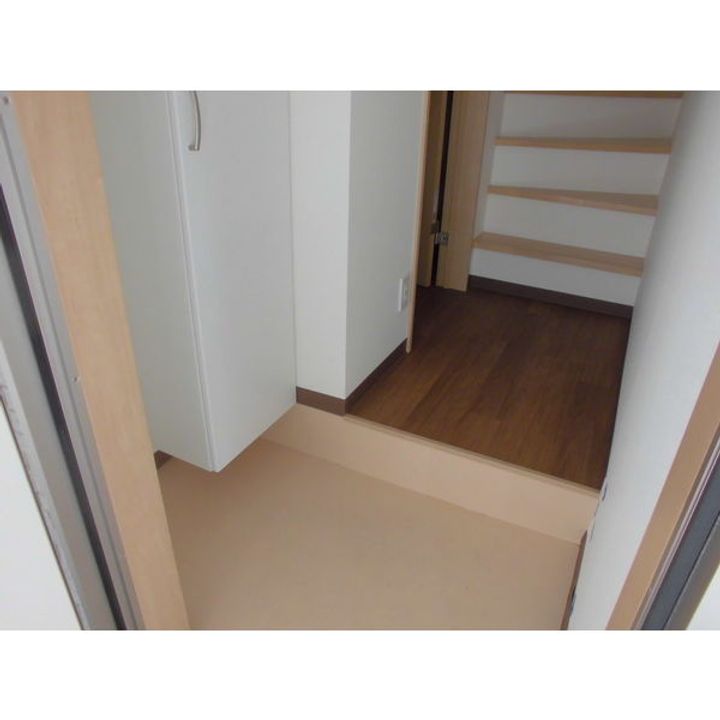 アースクエイク花塚の玄関