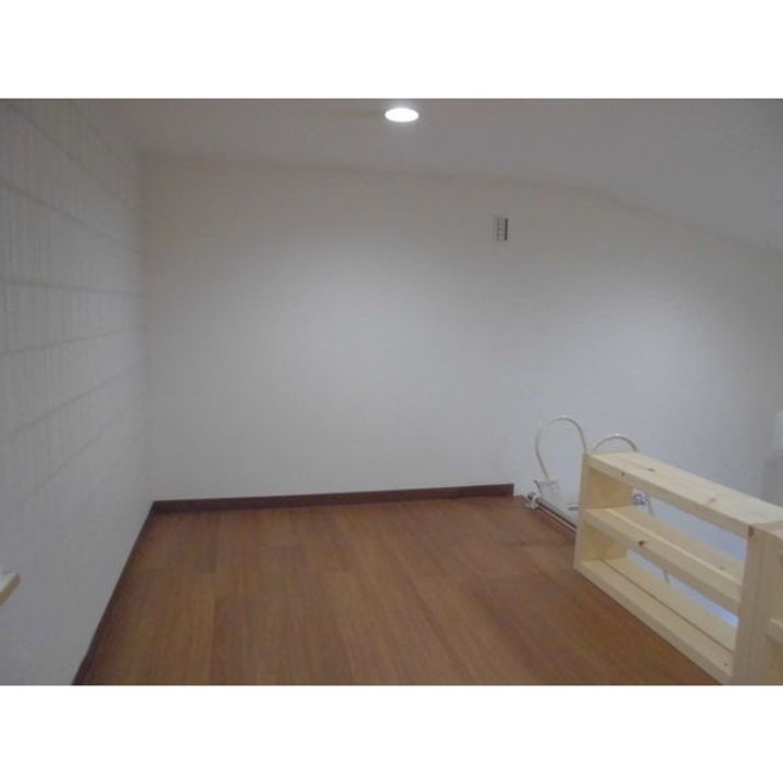 アースクエイク花塚の居間